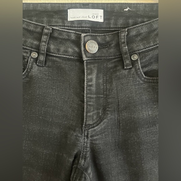 AnnTaylor LOFT Charcoal Curvy Straight Jeans 0/25 Cropped - Picture 5 of 14